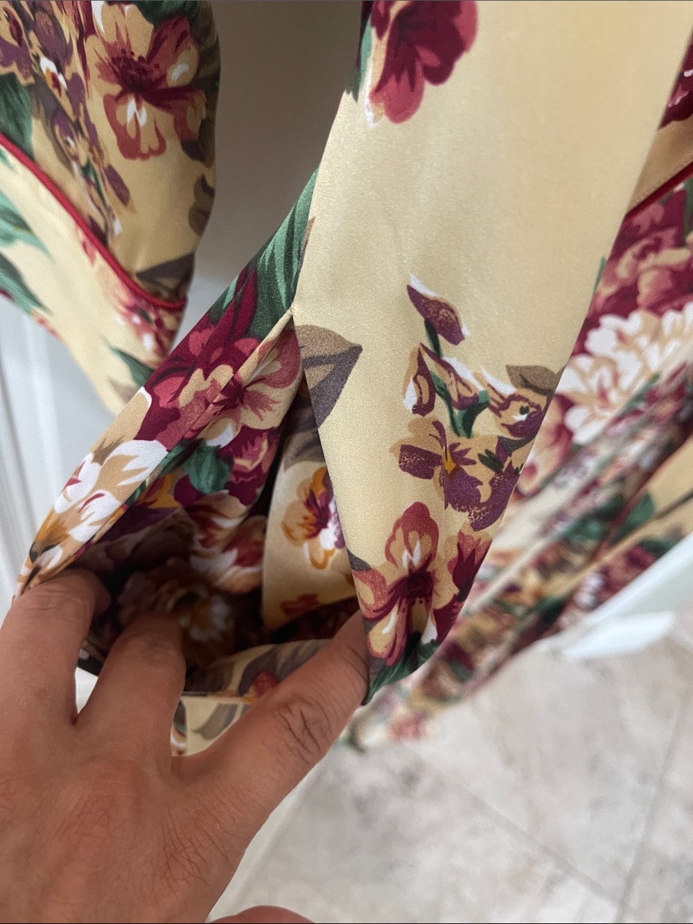 Vintage Victoria Secret Floral Satin long Robe Beige Burgundy size XS/S - Picture 4 of 10